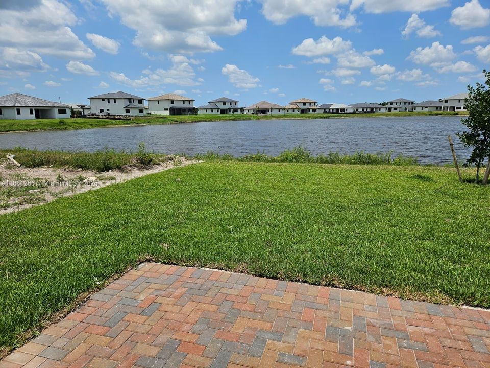 Recientemente alquilado: $3,175 (4 camas, 3 baños, 1903 Pies cuadrados)