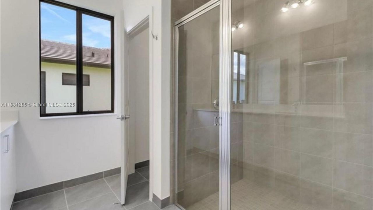 Recientemente alquilado: $3,175 (4 camas, 3 baños, 1903 Pies cuadrados)