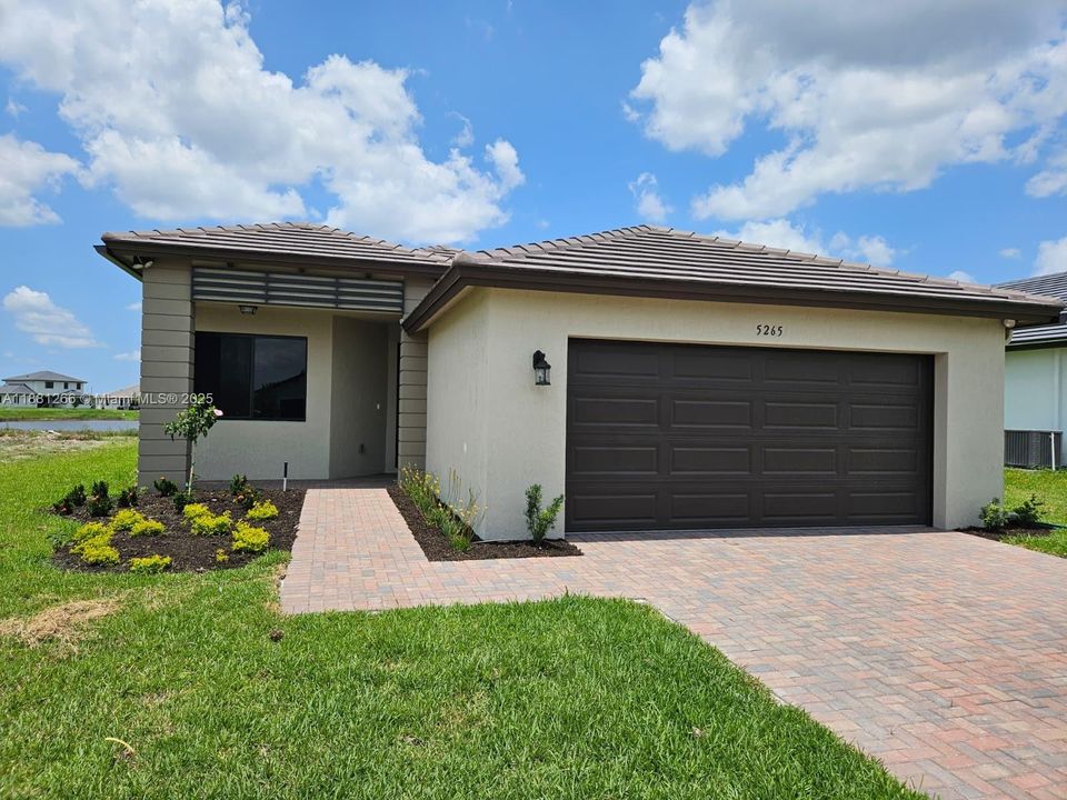 Recientemente alquilado: $3,175 (4 camas, 3 baños, 1903 Pies cuadrados)