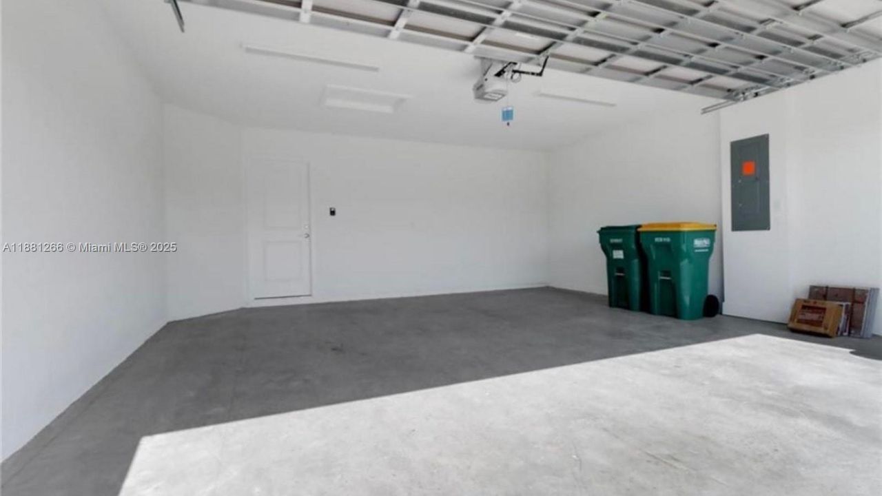 Recientemente alquilado: $3,175 (4 camas, 3 baños, 1903 Pies cuadrados)