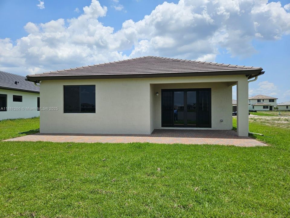 Recientemente alquilado: $3,175 (4 camas, 3 baños, 1903 Pies cuadrados)