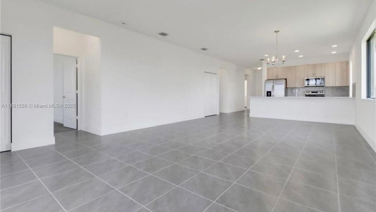 Recientemente alquilado: $3,175 (4 camas, 3 baños, 1903 Pies cuadrados)