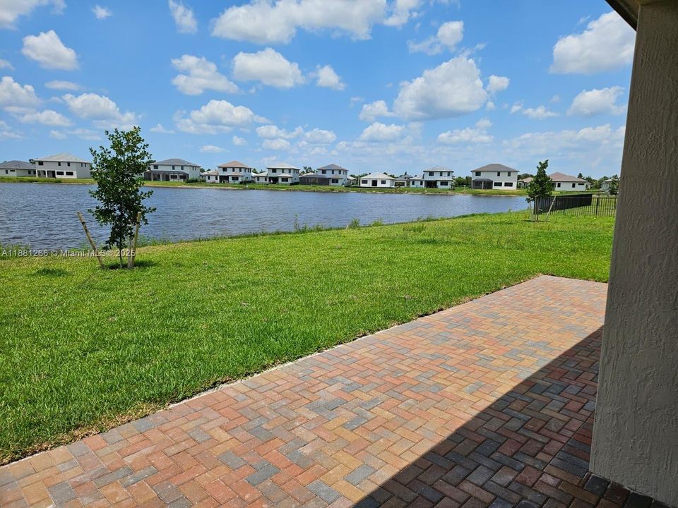 Recientemente alquilado: $3,175 (4 camas, 3 baños, 1903 Pies cuadrados)