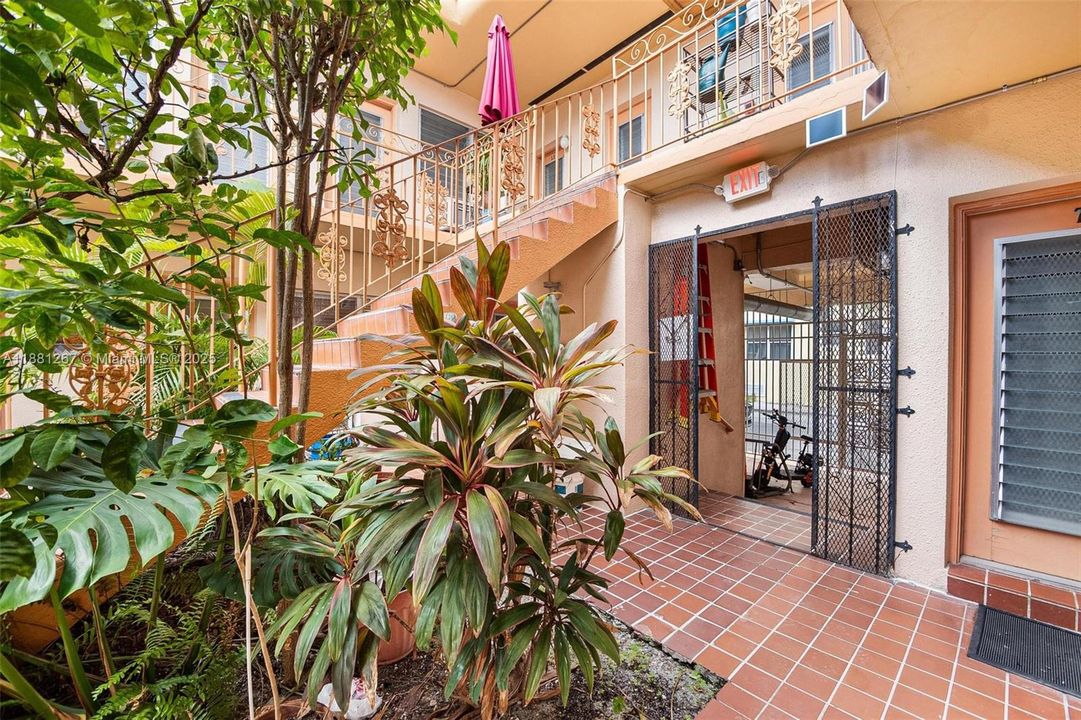 最近售出: $190,000 (1 贝兹, 1 浴室, 600 平方英尺)