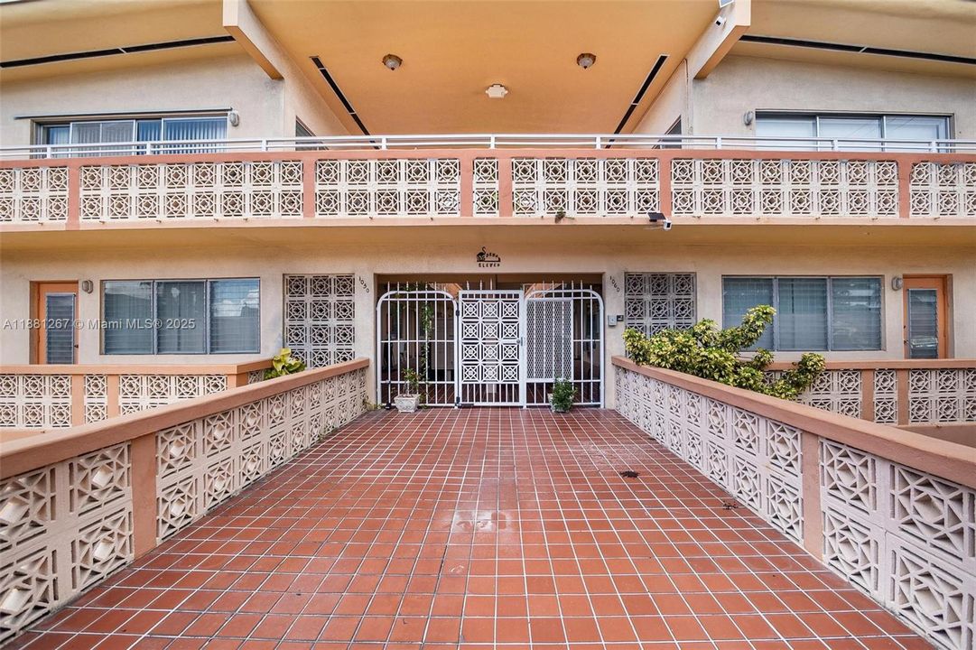 最近售出: $190,000 (1 贝兹, 1 浴室, 600 平方英尺)