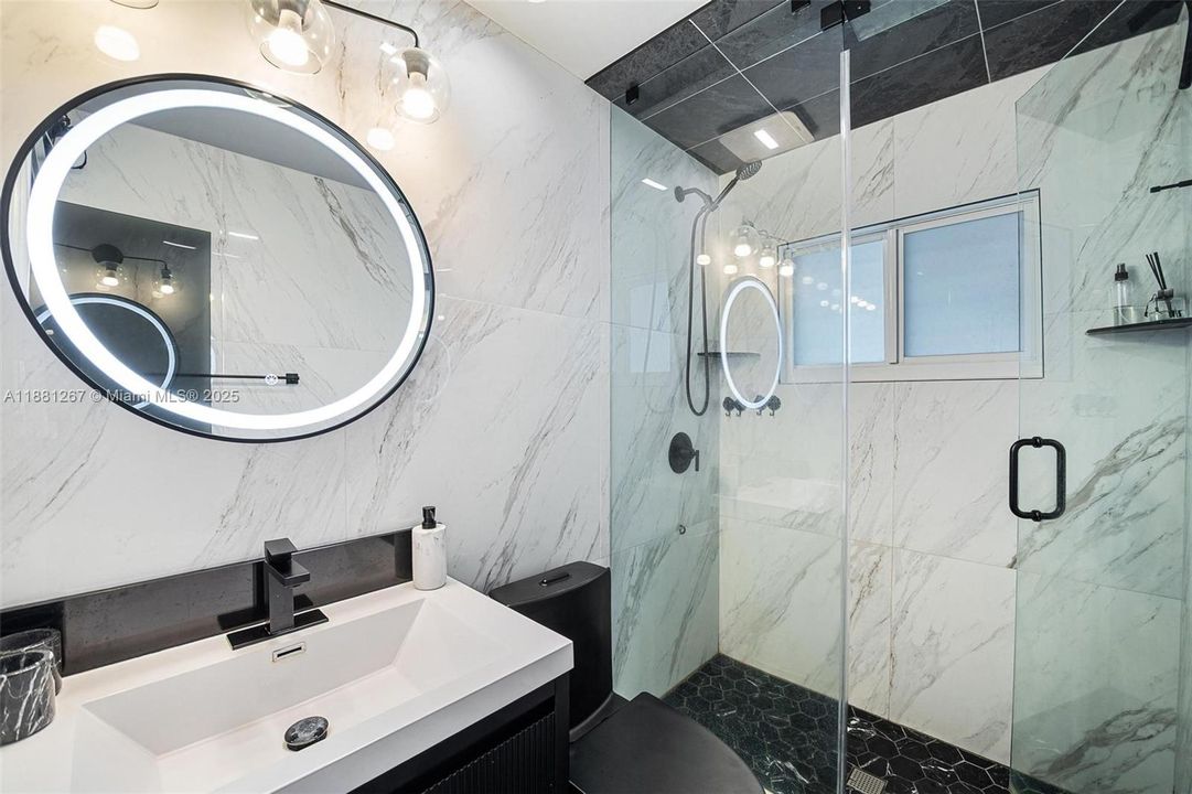 最近售出: $190,000 (1 贝兹, 1 浴室, 600 平方英尺)