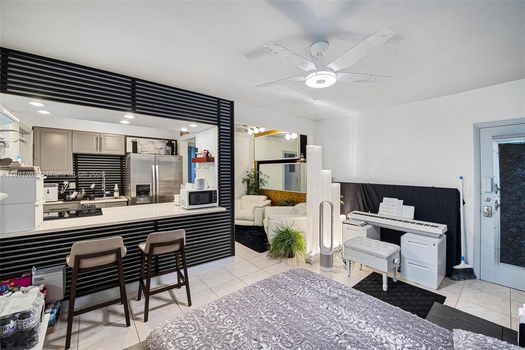 最近售出: $190,000 (1 贝兹, 1 浴室, 600 平方英尺)