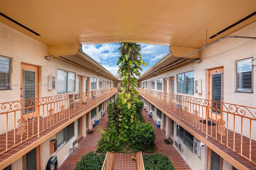 最近售出: $190,000 (1 贝兹, 1 浴室, 600 平方英尺)