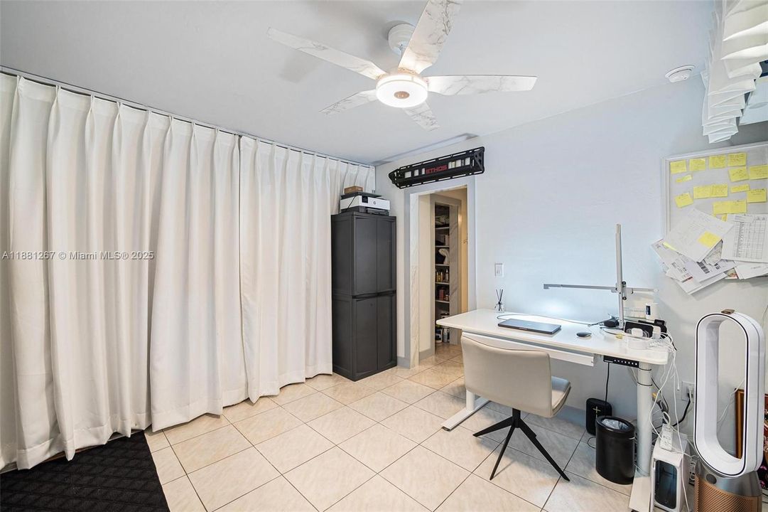 最近售出: $190,000 (1 贝兹, 1 浴室, 600 平方英尺)