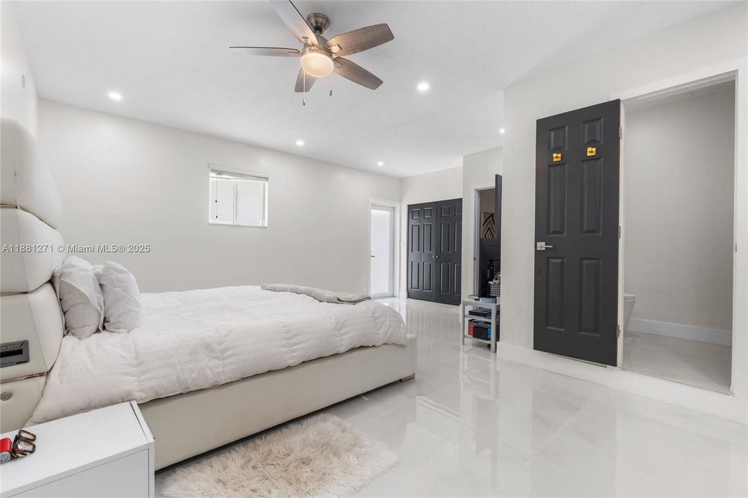 Под контрактом: $849,900 (4 спален, 3 ванн, 1578 Квадратных фут)