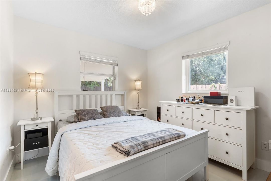 Под контрактом: $849,900 (4 спален, 3 ванн, 1578 Квадратных фут)