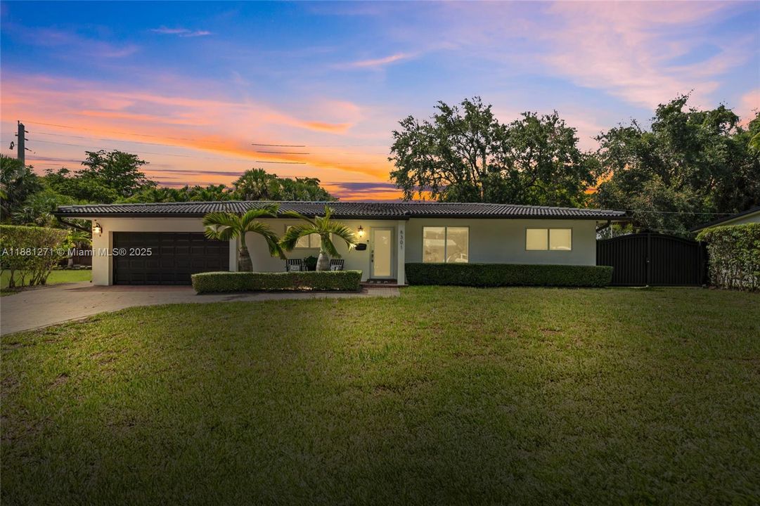 Под контрактом: $849,900 (4 спален, 3 ванн, 1578 Квадратных фут)