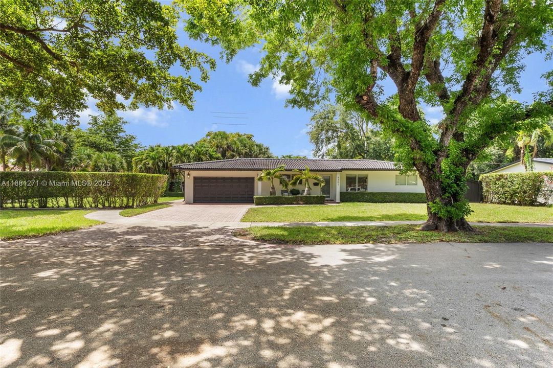 Под контрактом: $849,900 (4 спален, 3 ванн, 1578 Квадратных фут)