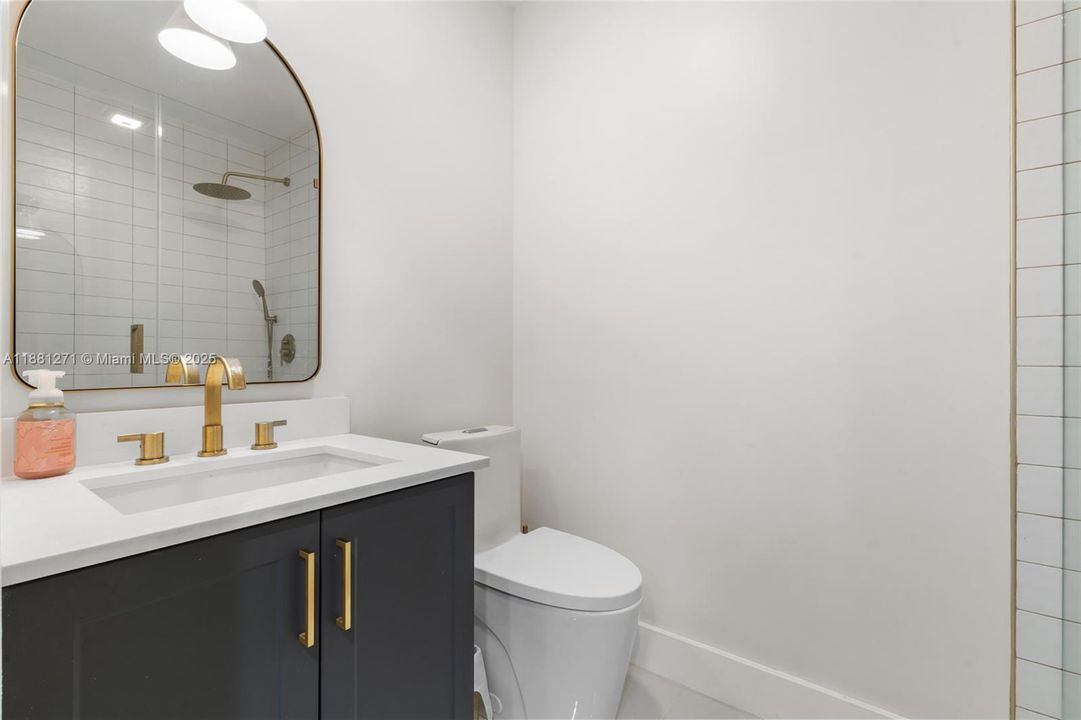 Под контрактом: $849,900 (4 спален, 3 ванн, 1578 Квадратных фут)