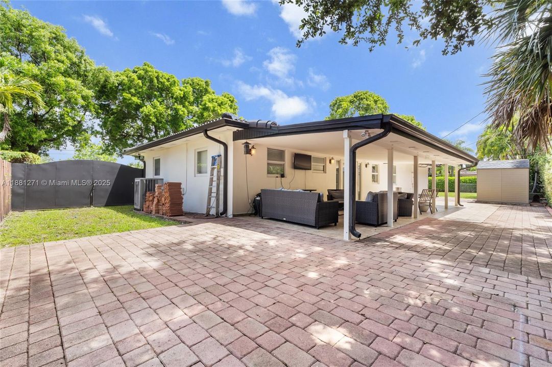 Под контрактом: $849,900 (4 спален, 3 ванн, 1578 Квадратных фут)