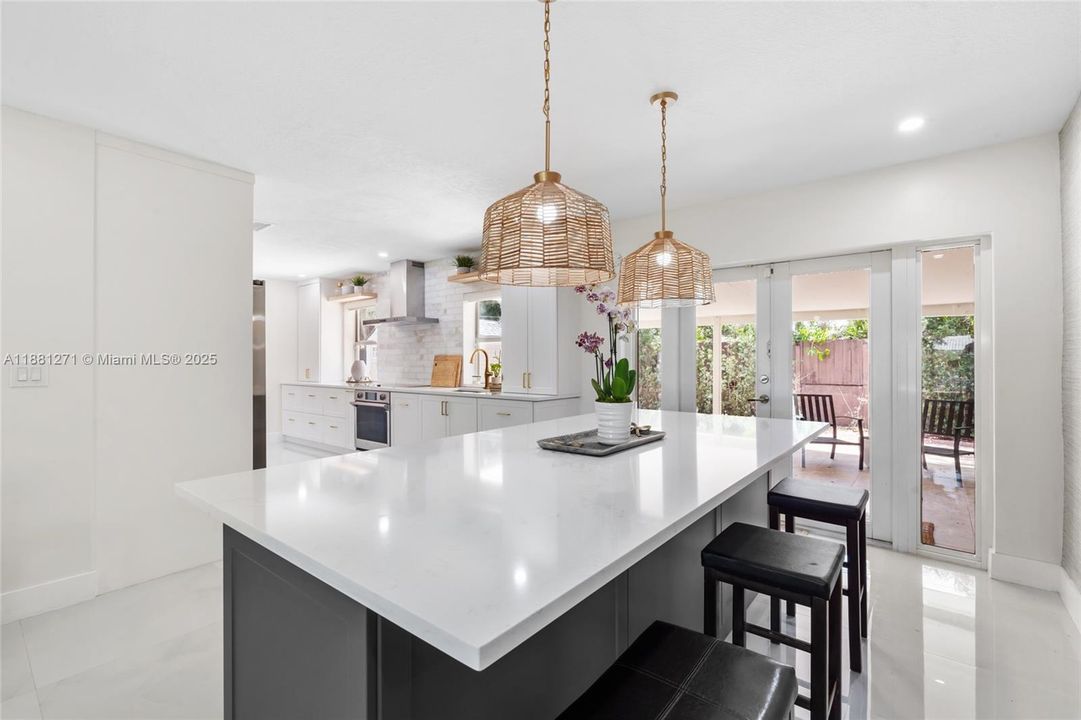 Под контрактом: $849,900 (4 спален, 3 ванн, 1578 Квадратных фут)