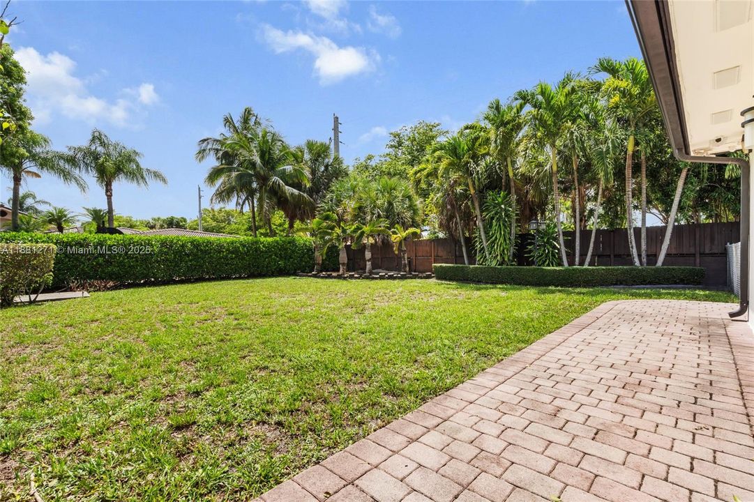 Под контрактом: $849,900 (4 спален, 3 ванн, 1578 Квадратных фут)