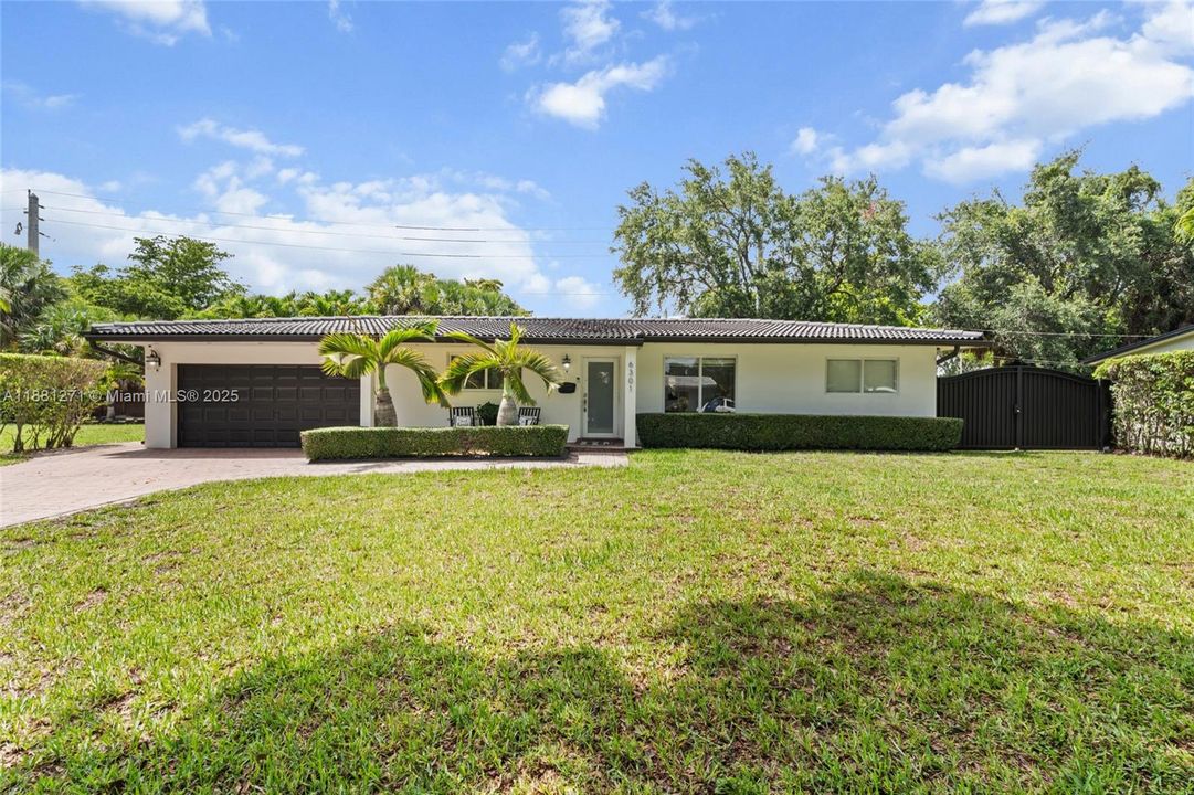 Под контрактом: $849,900 (4 спален, 3 ванн, 1578 Квадратных фут)