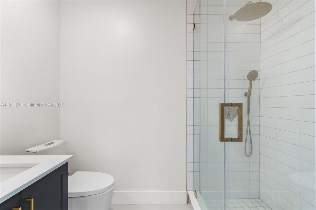 Под контрактом: $849,900 (4 спален, 3 ванн, 1578 Квадратных фут)