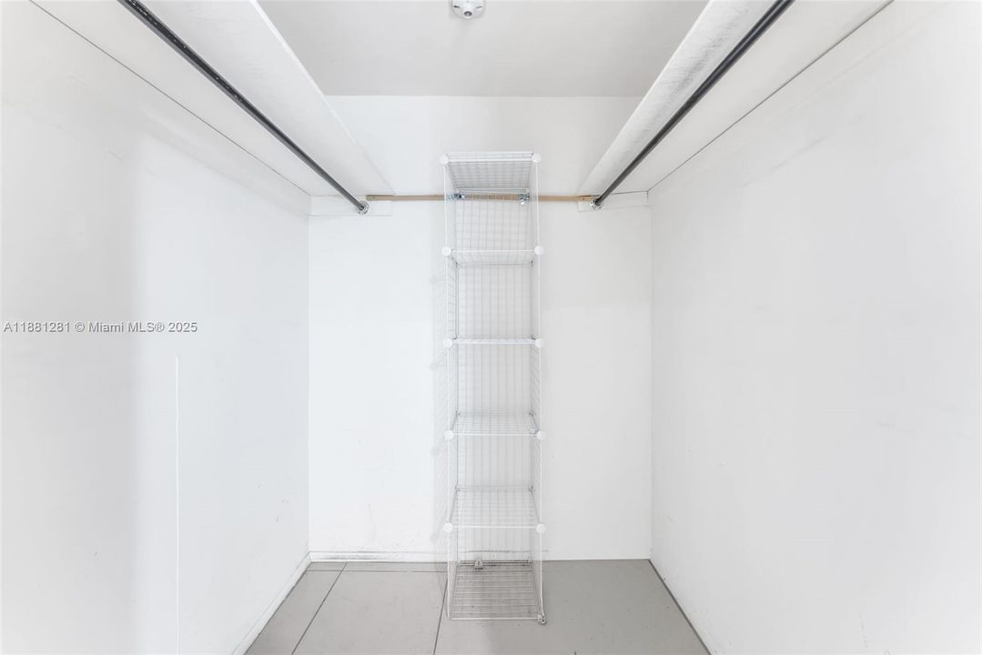 Под контрактом: $549,000 (2 спален, 2 ванн, 1260 Квадратных фут)