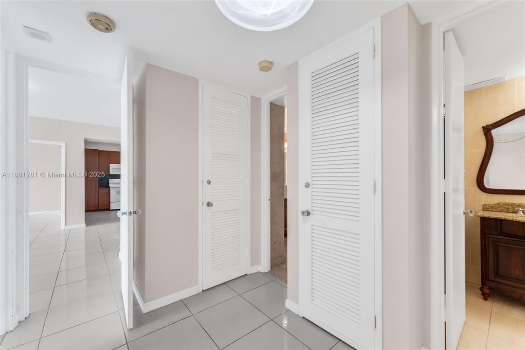 Под контрактом: $549,000 (2 спален, 2 ванн, 1260 Квадратных фут)