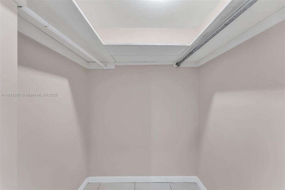 Под контрактом: $549,000 (2 спален, 2 ванн, 1260 Квадратных фут)