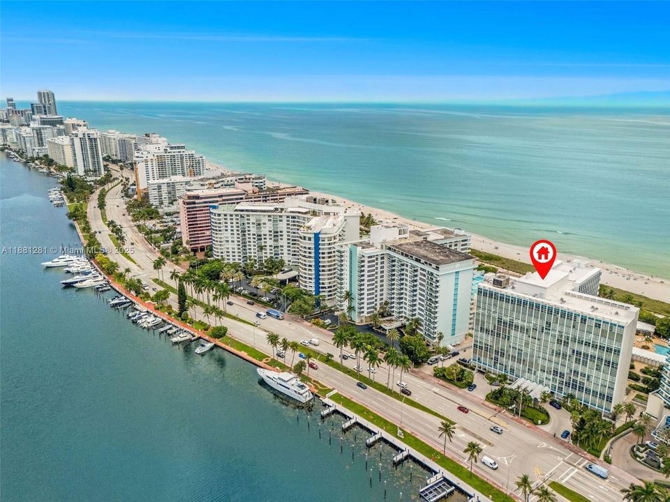 Под контрактом: $549,000 (2 спален, 2 ванн, 1260 Квадратных фут)