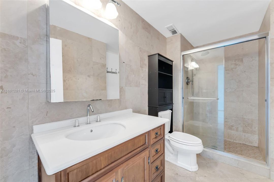 Под контрактом: $549,000 (2 спален, 2 ванн, 1260 Квадратных фут)