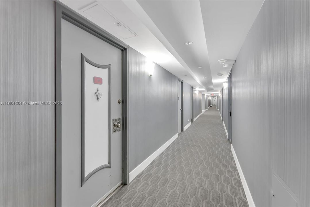 Под контрактом: $549,000 (2 спален, 2 ванн, 1260 Квадратных фут)