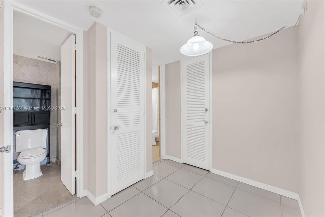 Под контрактом: $549,000 (2 спален, 2 ванн, 1260 Квадратных фут)