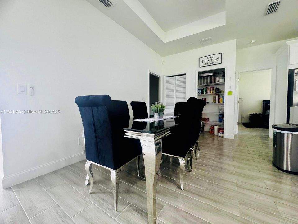 Recientemente alquilado: $2,200 (3 camas, 2 baños, 1630 Pies cuadrados)