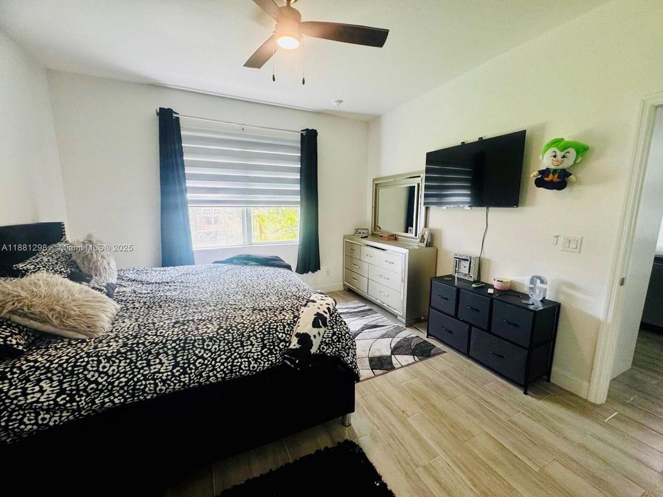 Recientemente alquilado: $2,200 (3 camas, 2 baños, 1630 Pies cuadrados)