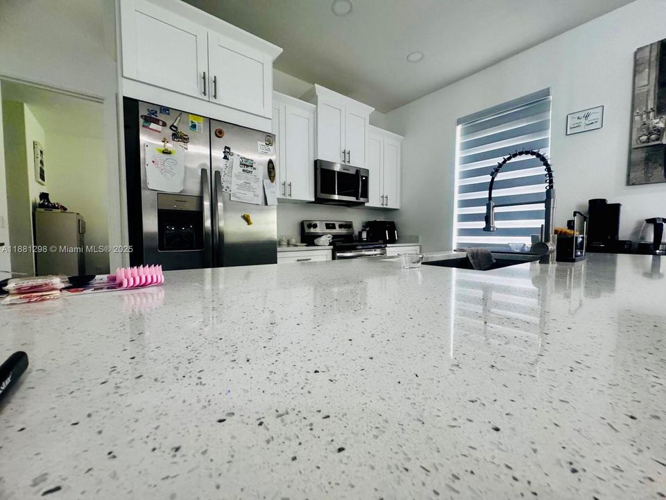 Recientemente alquilado: $2,200 (3 camas, 2 baños, 1630 Pies cuadrados)