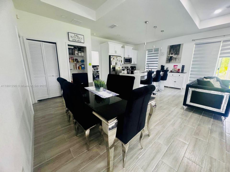 Recientemente alquilado: $2,200 (3 camas, 2 baños, 1630 Pies cuadrados)