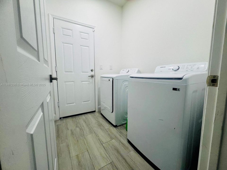 Recientemente alquilado: $2,200 (3 camas, 2 baños, 1630 Pies cuadrados)