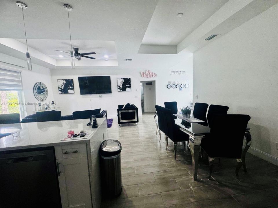 Recientemente alquilado: $2,200 (3 camas, 2 baños, 1630 Pies cuadrados)