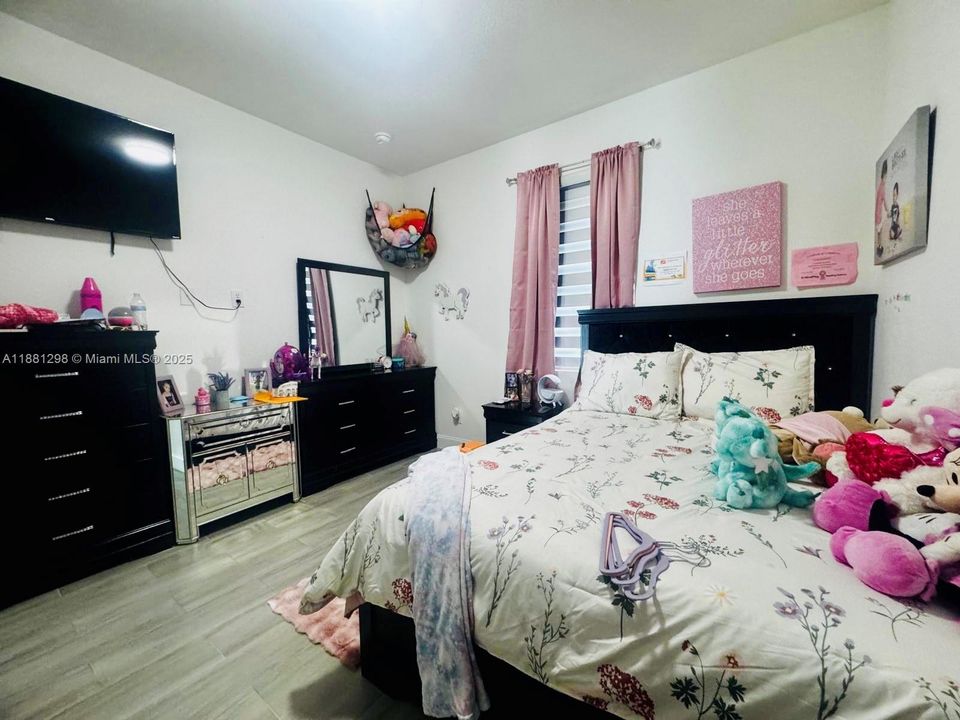 Recientemente alquilado: $2,200 (3 camas, 2 baños, 1630 Pies cuadrados)