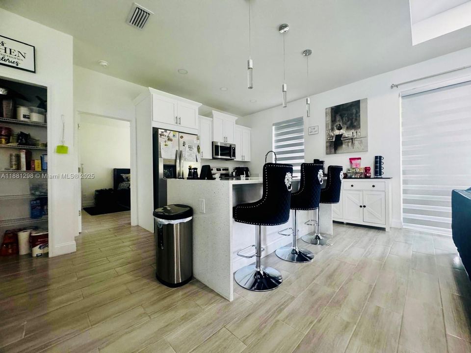 Recientemente alquilado: $2,200 (3 camas, 2 baños, 1630 Pies cuadrados)