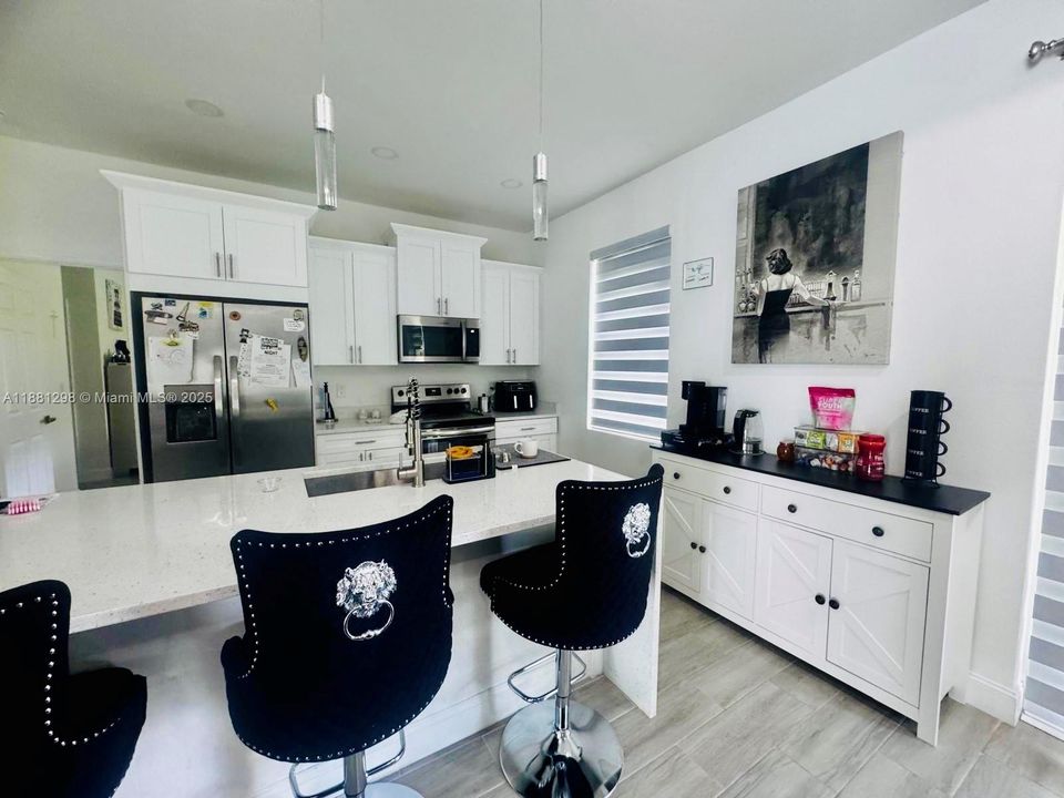 Recientemente alquilado: $2,200 (3 camas, 2 baños, 1630 Pies cuadrados)