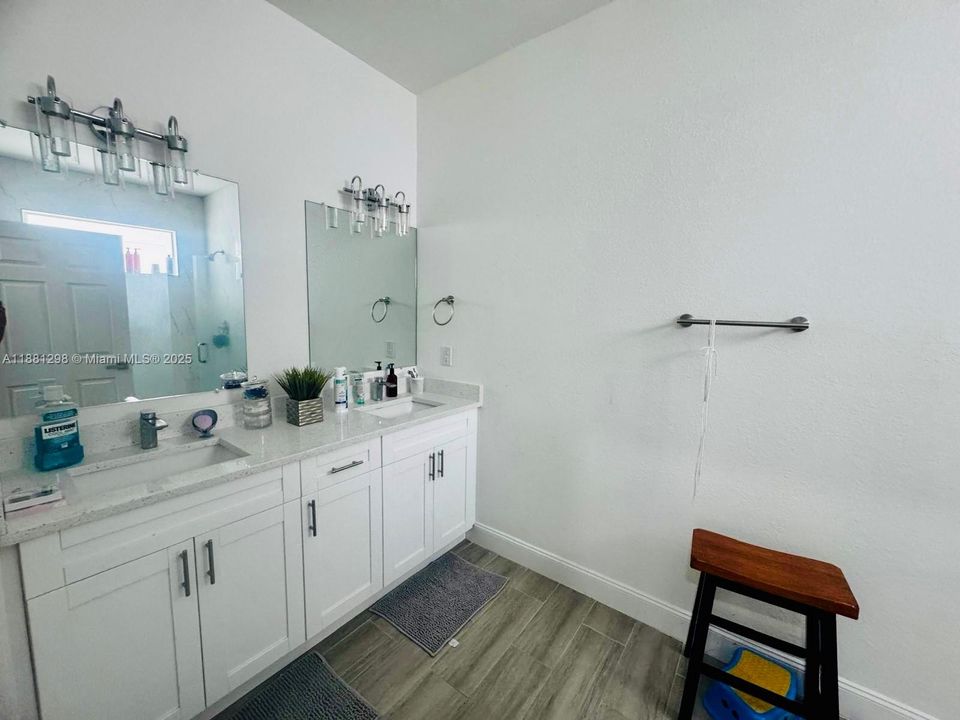 Recientemente alquilado: $2,200 (3 camas, 2 baños, 1630 Pies cuadrados)