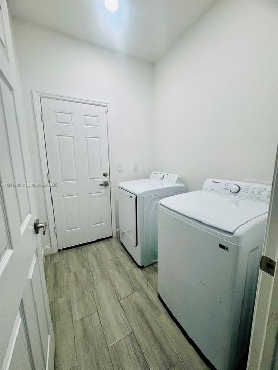 Recientemente alquilado: $2,200 (3 camas, 2 baños, 1630 Pies cuadrados)