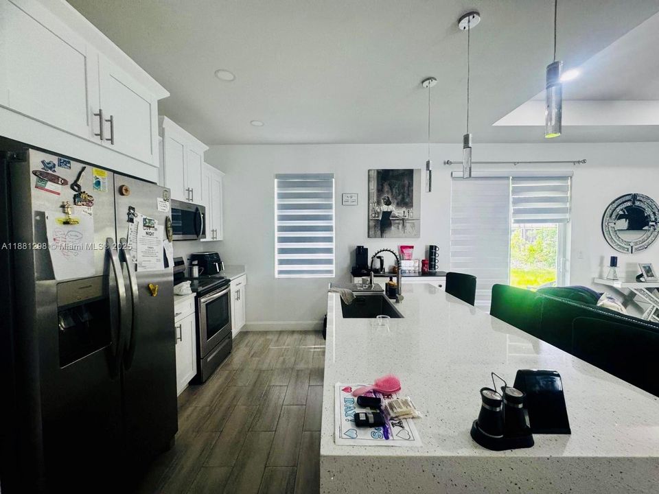 Recientemente alquilado: $2,200 (3 camas, 2 baños, 1630 Pies cuadrados)