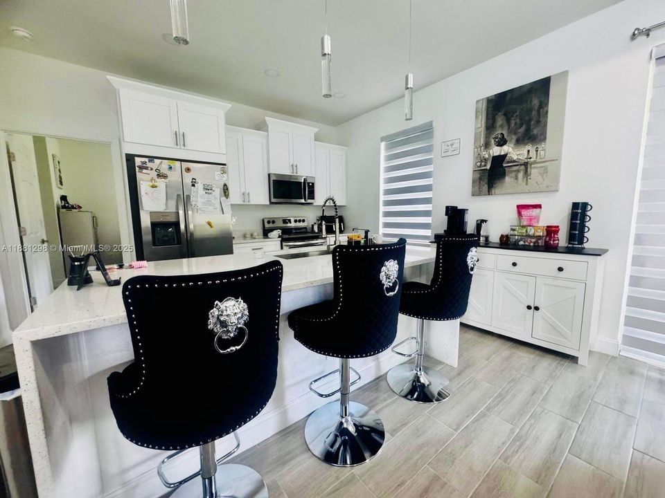 Recientemente alquilado: $2,200 (3 camas, 2 baños, 1630 Pies cuadrados)