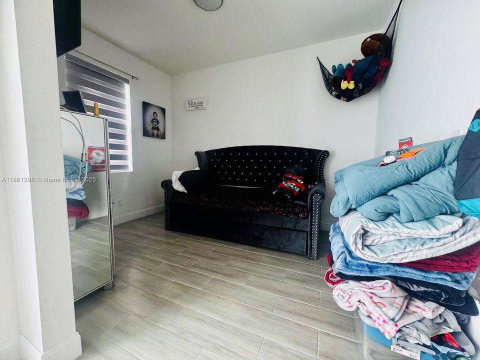 Recientemente alquilado: $2,200 (3 camas, 2 baños, 1630 Pies cuadrados)