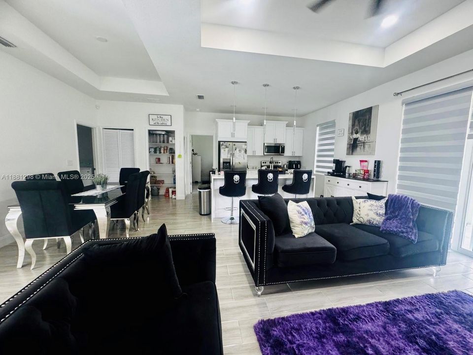 Recientemente alquilado: $2,200 (3 camas, 2 baños, 1630 Pies cuadrados)