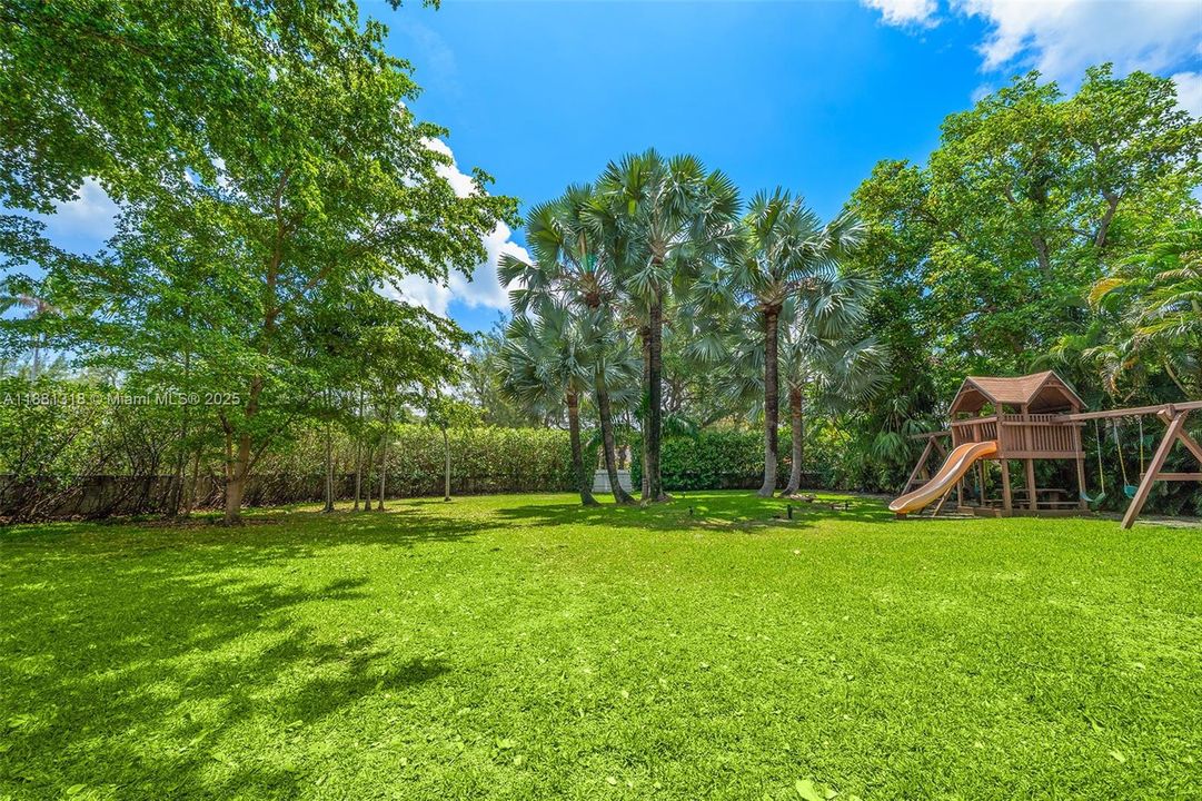 For Sale: $3,900,000 (0.30 acres)