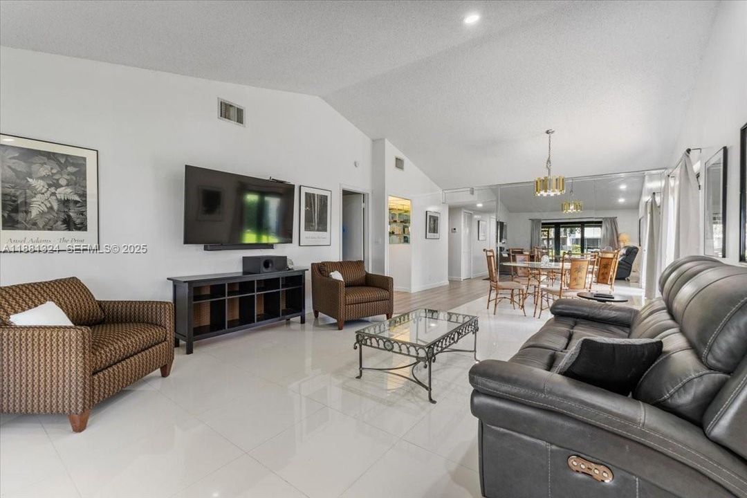 For Sale: $460,000 (2 beds, 2 baths, 1580 Square Feet)