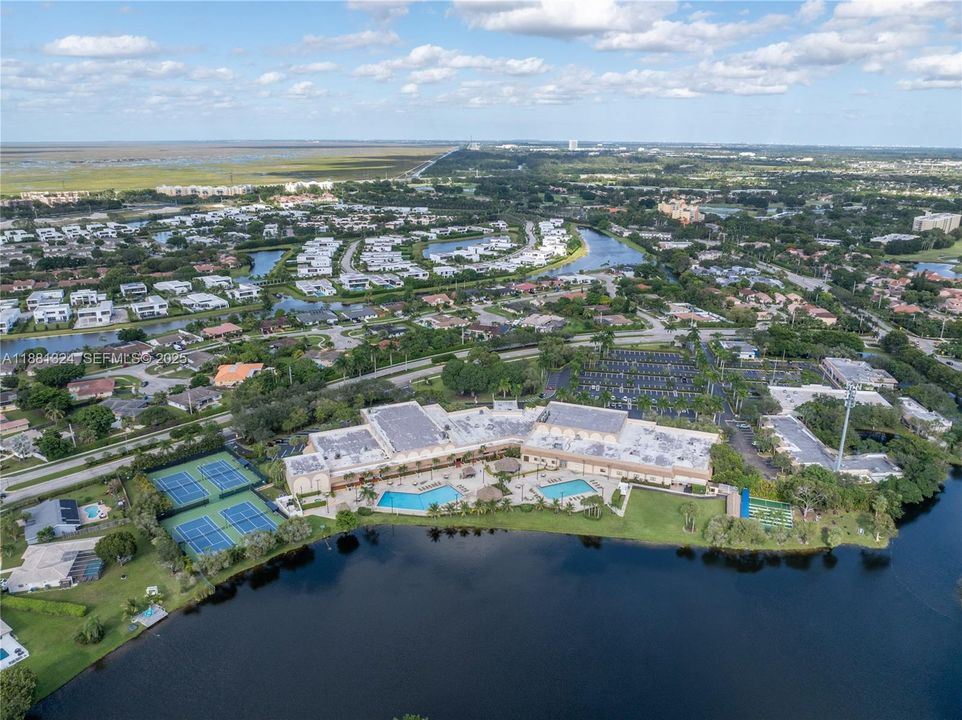 For Sale: $460,000 (2 beds, 2 baths, 1580 Square Feet)