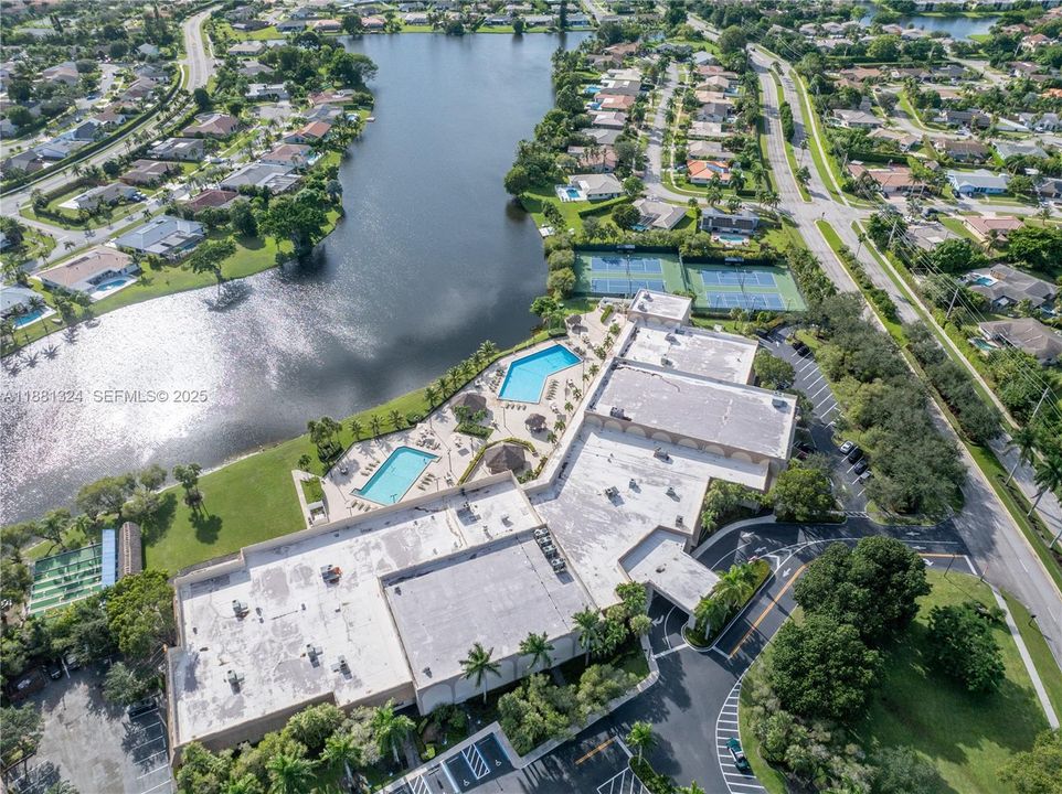 For Sale: $460,000 (2 beds, 2 baths, 1580 Square Feet)