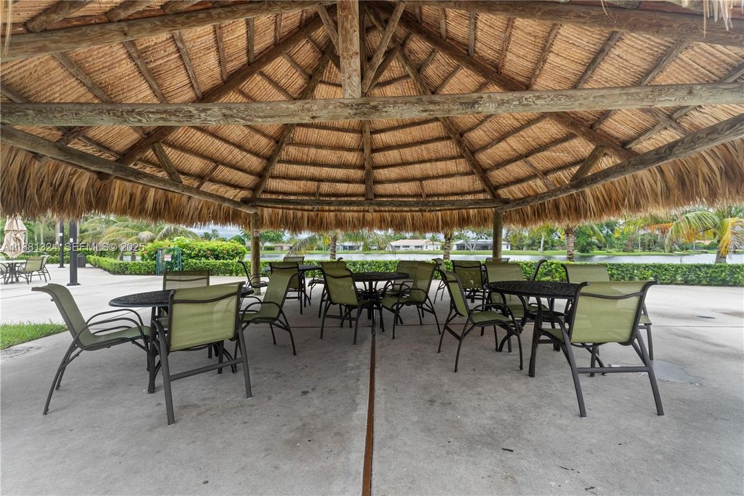 For Sale: $460,000 (2 beds, 2 baths, 1580 Square Feet)